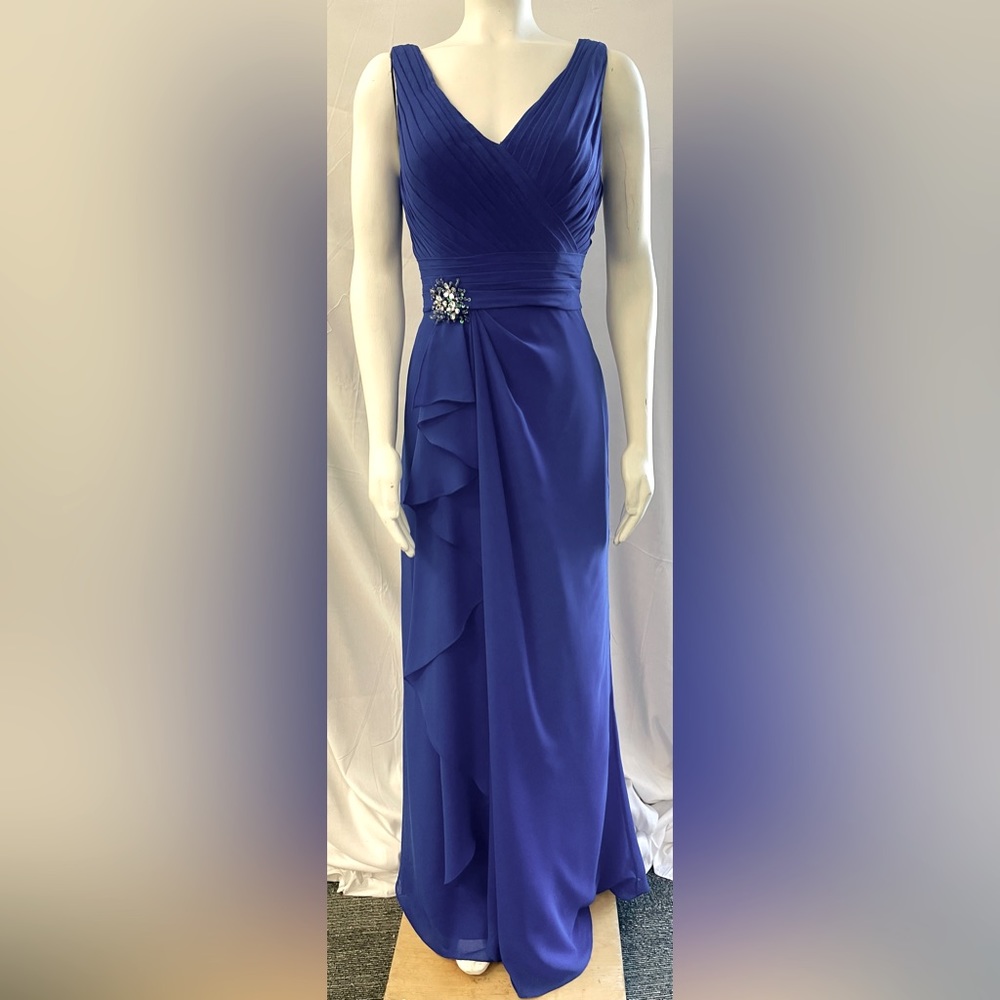 Size 14 blue dress with accent